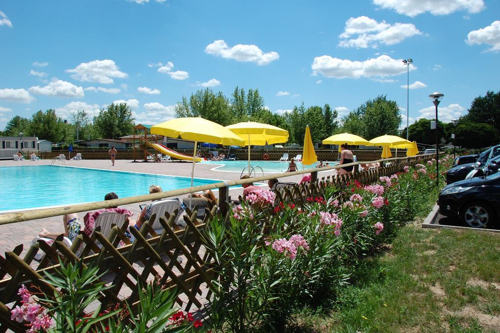 Campeggio del Garda Peschiera del Garda Esterno foto