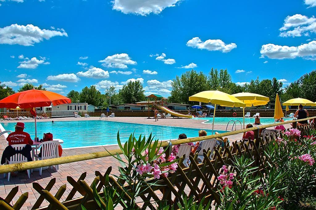Campeggio del Garda Peschiera del Garda Esterno foto