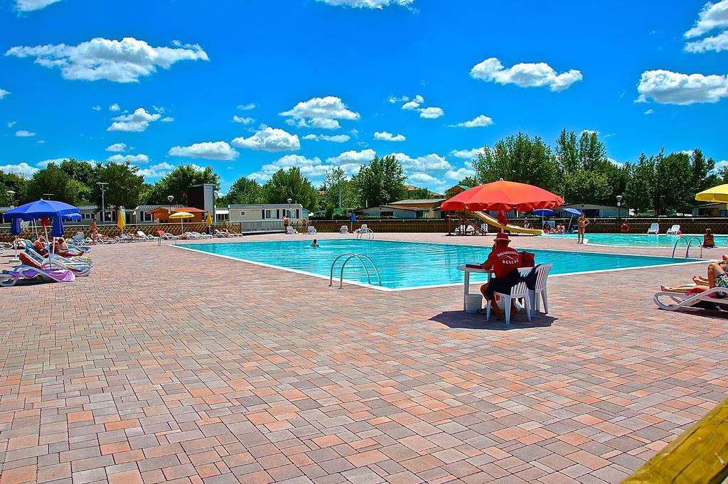 Campeggio del Garda Peschiera del Garda Esterno foto