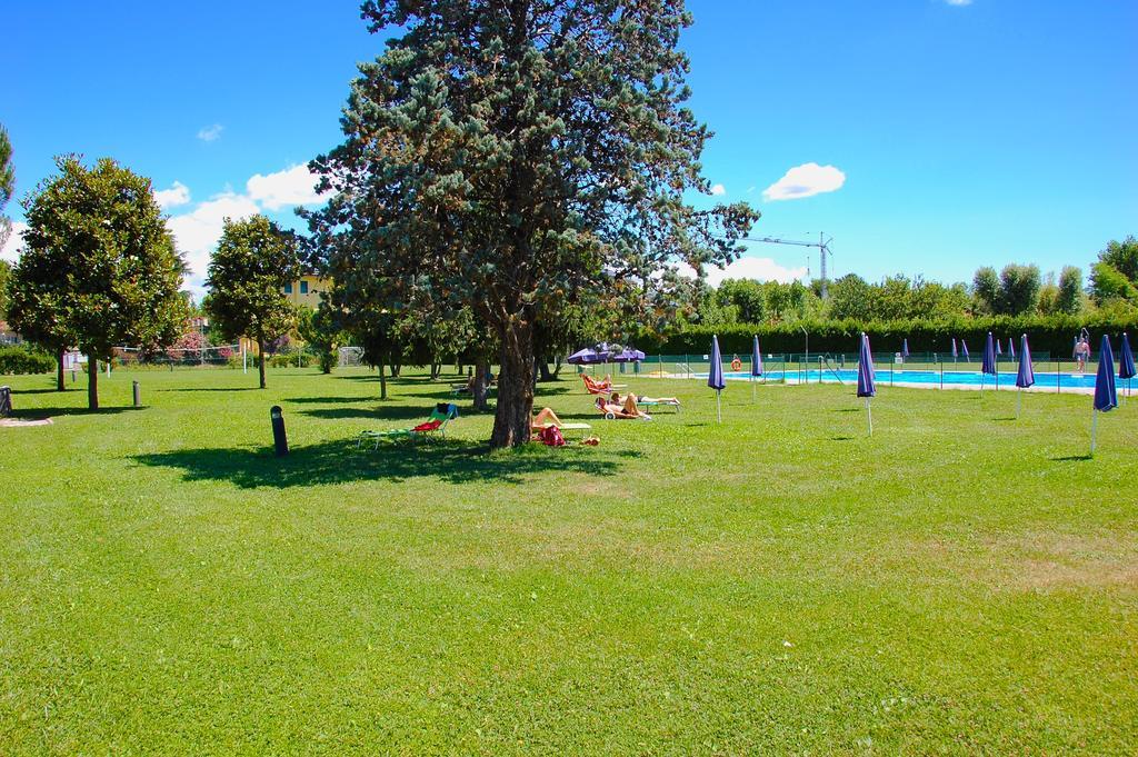 Campeggio del Garda Peschiera del Garda Esterno foto