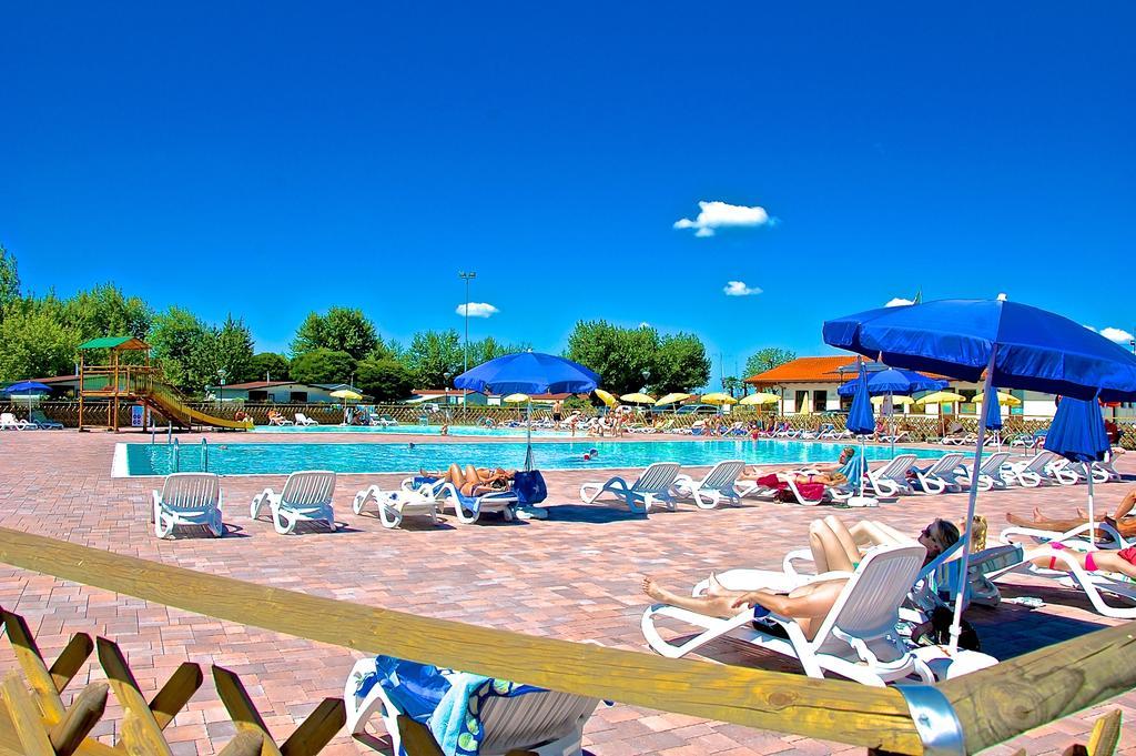 Campeggio del Garda Peschiera del Garda Esterno foto
