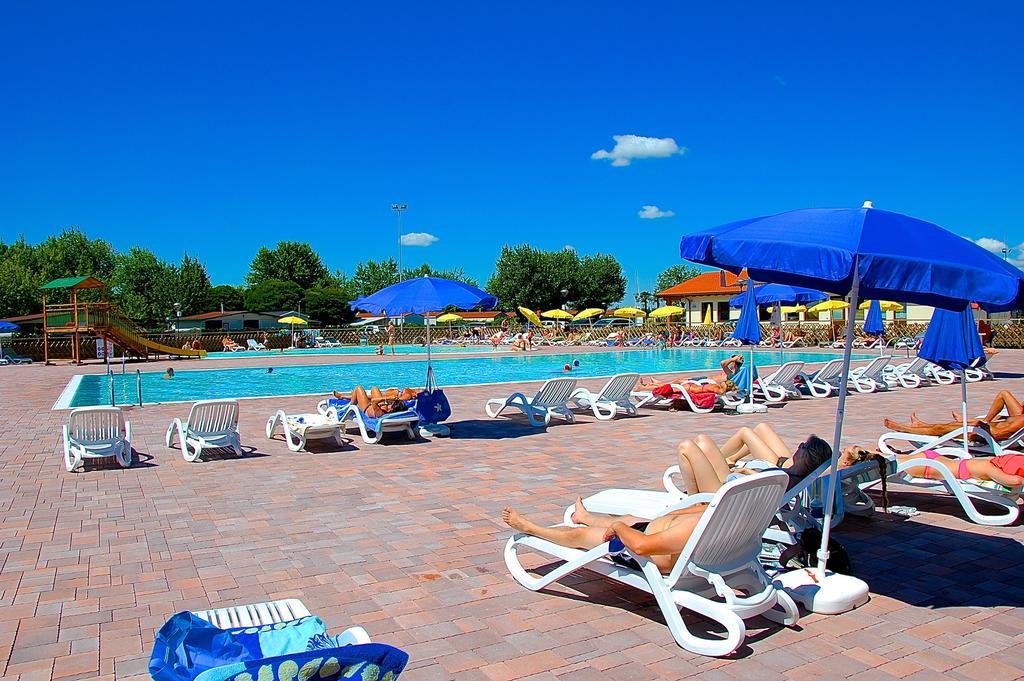 Campeggio del Garda Peschiera del Garda Esterno foto