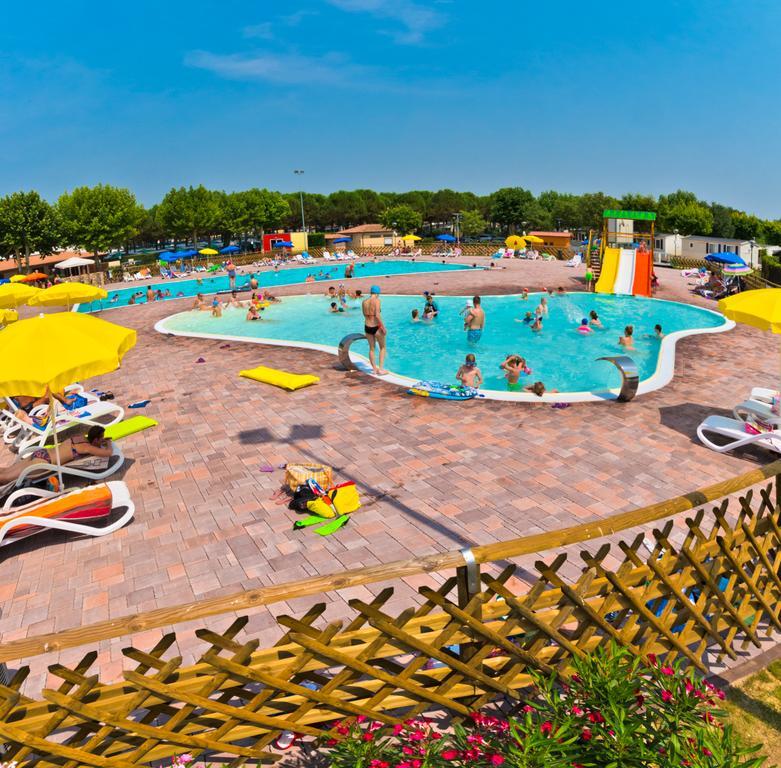 Campeggio del Garda Peschiera del Garda Esterno foto