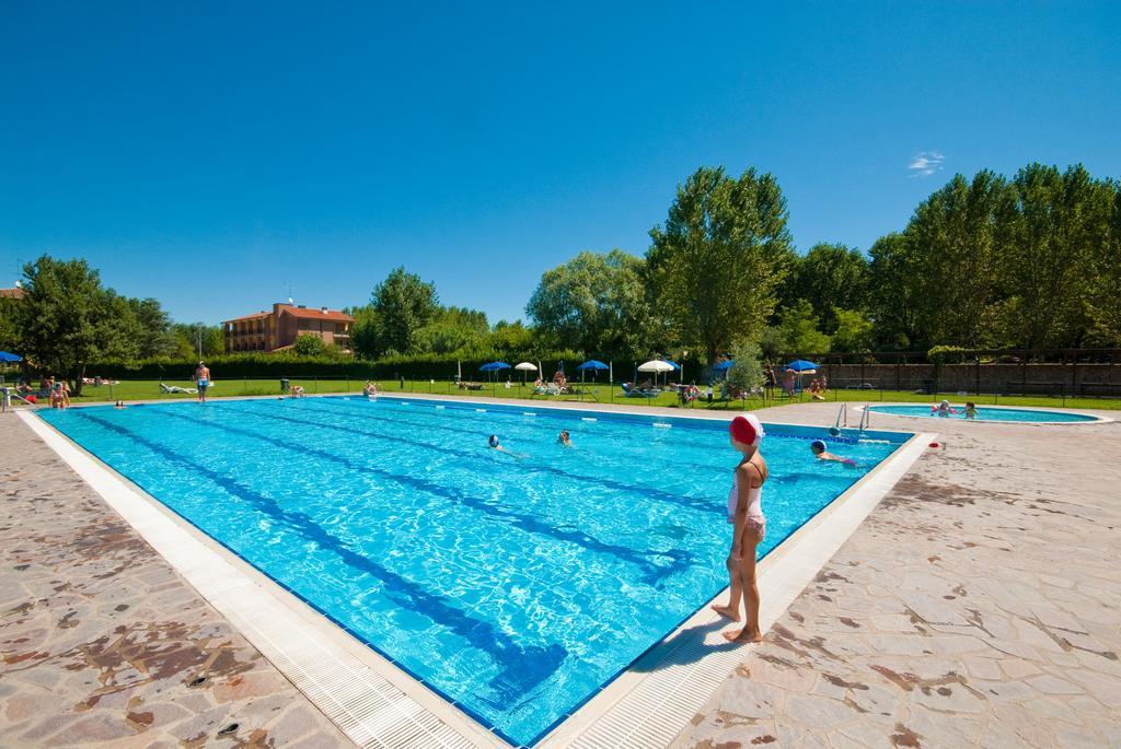 Campeggio del Garda Peschiera del Garda Esterno foto