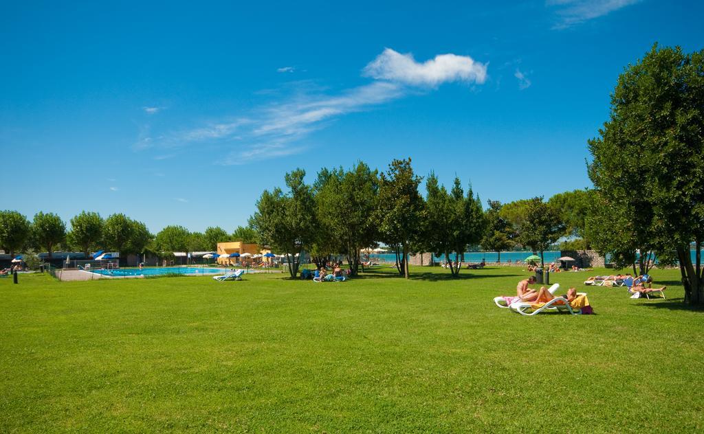 Campeggio del Garda Peschiera del Garda Esterno foto